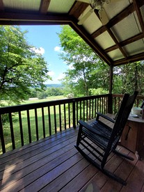 Sparta's Hidden Gem: Unique Views Cabin for an Intimate Escape - Sparta, Tennessee - glamping.directory