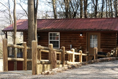 Sparta's Hidden Gem: Unique Views Cabin for an Intimate Escape - Sparta, Tennessee - glamping.directory