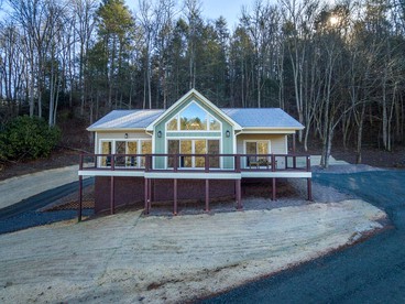 Enchanting Cabin near Asheville, NC, Ideal for a Blue Ridge Mountains Getaway - glamping.directory