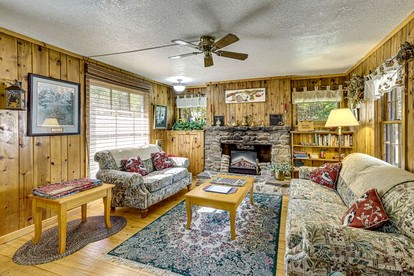 Enchanting Historic Cabin Haven near Black Hills Mountain in South Dakota - Keystone, South Dakota - glamping.directory