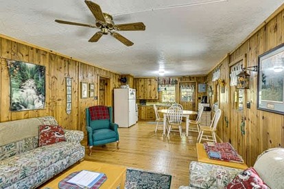 Enchanting Historic Cabin Haven near Black Hills Mountain in South Dakota - Keystone, South Dakota - glamping.directory