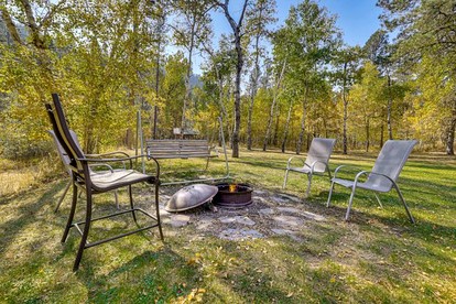 Enchanting Historic Cabin Haven near Black Hills Mountain in South Dakota - Keystone, South Dakota - glamping.directory