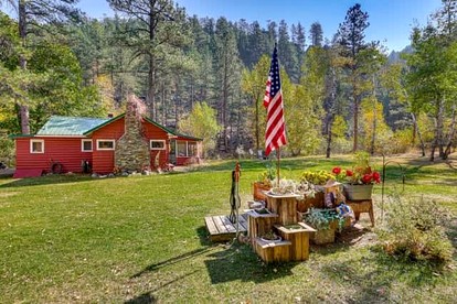 Enchanting Historic Cabin Haven near Black Hills Mountain in South Dakota - glamping.directory