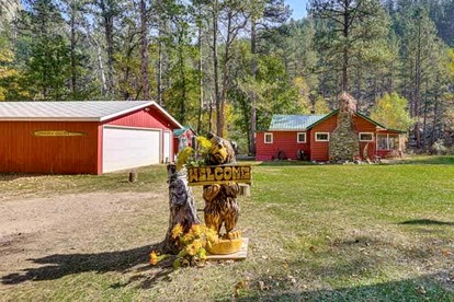 Enchanting Historic Cabin Haven near Black Hills Mountain in South Dakota - Keystone, South Dakota - glamping.directory
