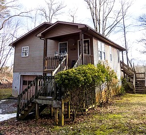 Fully Furnished Camping Cabin near Cherokee National Forest - glamping.directory
