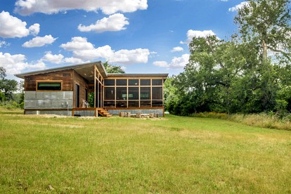 Artisan Cabin with Beautiful Decor and a Classic Fire Pit near Austin, Texas - Elgin, Texas - glamping.directory