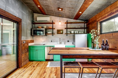 Artisan Cabin with Beautiful Decor and a Classic Fire Pit near Austin, Texas - Elgin, Texas - glamping.directory