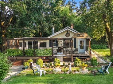 Charming Cottage with Firepit & Sunroom Retreat in Lake Geneva, Wisconsin - glamping.directory