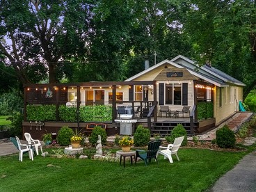 Charming Cottage with Firepit & Sunroom Retreat in Lake Geneva, Wisconsin - Lake Geneva, Wisconsin - glamping.directory