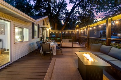 Charming Cottage with Firepit & Sunroom Retreat in Lake Geneva, Wisconsin - Lake Geneva, Wisconsin - glamping.directory