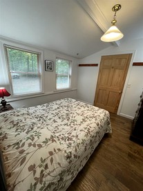 Secluded Lakefront Cottage in Raymond, Maine - Raymond, Maine - glamping.directory
