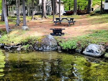 Secluded Lakefront Cottage in Raymond, Maine - Raymond, Maine - glamping.directory
