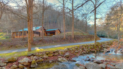 Exclusive Retreat: Unique Cabin Getaway Along Norton Creek in Gatlinburg, TN - Gatlinburg, Tennessee - glamping.directory