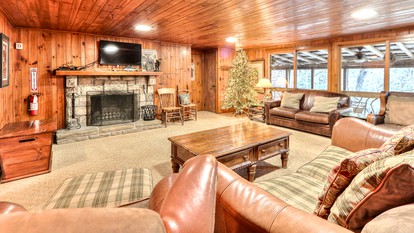 Exclusive Retreat: Unique Cabin Getaway Along Norton Creek in Gatlinburg, TN - Gatlinburg, Tennessee - glamping.directory