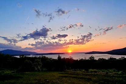 Pet-Friendly Retreat Ideal for a Tranquil Escape in Maine - Greenville, Maine - glamping.directory