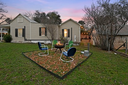 Historic Cabin in the Heart of Ferdericksburg For a Romantic Getaway with Hot-Tub, Texas Country - glamping.directory