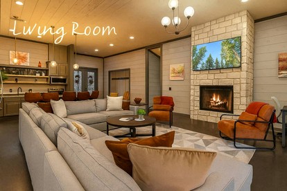 Secluded Luxury Cabin with Hot Tub & Fishing Pond Near Broken Bow Lake, Broken Bow OK - Broken Bow, Oklahoma - glamping.directory