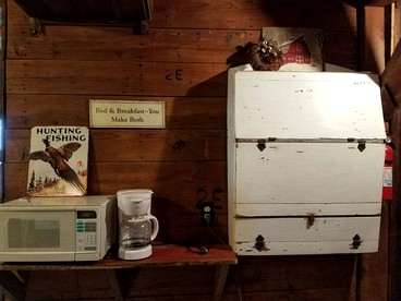 Rustic Barn Rental for a Rural Vacation near Des Moines, Iowa - Montezuma, Iowa - glamping.directory