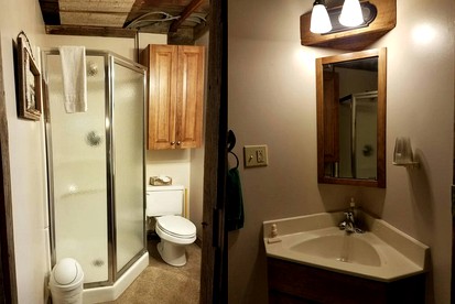 Rustic Barn Rental for a Rural Vacation near Des Moines, Iowa - Montezuma, Iowa - glamping.directory