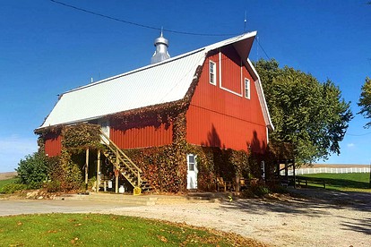 Rustic Barn Rental for a Rural Vacation near Des Moines, Iowa - glamping.directory