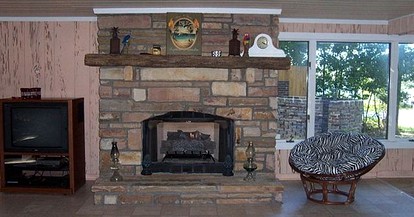Waterfront Cottage with Private Beach on Tennessee River in Guntersville, Alabama - Guntersville, Alabama - glamping.directory