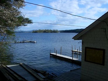 Peaceful Cottage on Lake Winnipesaukee near Gunstock Mountain Resort, New Hampshire - Moultonborough, New Hampshire - glamping.directory