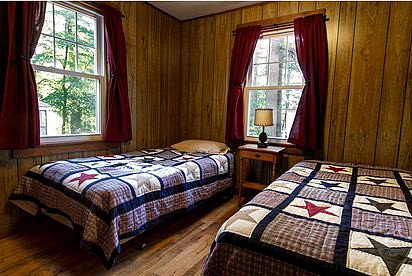 Peaceful Cottage on Lake Winnipesaukee near Gunstock Mountain Resort, New Hampshire - Moultonborough, New Hampshire - glamping.directory