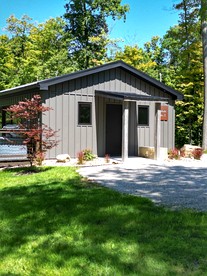Secluded Romantic Cabin in the Heart of Ohio's Grand River Valley near Madison, Ohio - Madison, Ohio - glamping.directory