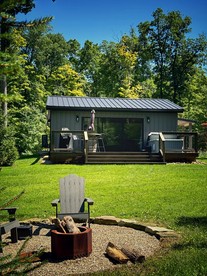 Secluded Romantic Cabin in the Heart of Ohio's Grand River Valley near Madison, Ohio - Madison, Ohio - glamping.directory