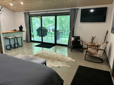 Secluded Romantic Cabin in the Heart of Ohio's Grand River Valley near Madison, Ohio - Madison, Ohio - glamping.directory