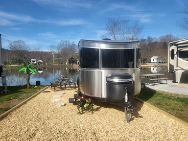 Stunning Airstream Rental for Memorable Getaways in Nature in Blue Ridge, Georgia - Blue Ridge, Georgia - glamping.directory