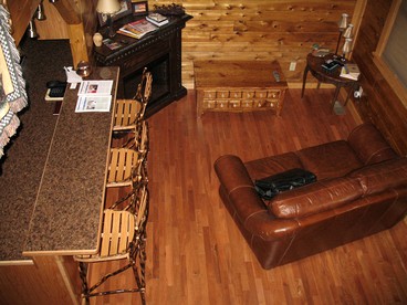 Rustic Log Cabin For a Group Getaway near Lake Cumberland in Kentucky - Liberty, Kentucky - glamping.directory
