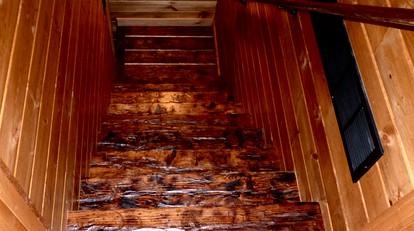 Rustic Log Cabin For a Group Getaway near Lake Cumberland in Kentucky - Liberty, Kentucky - glamping.directory