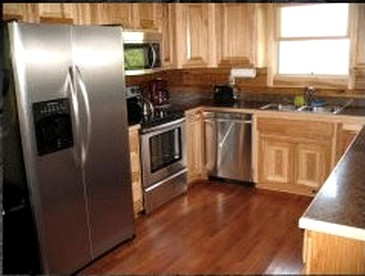 Rustic Log Cabin For a Group Getaway near Lake Cumberland in Kentucky - Liberty, Kentucky - glamping.directory