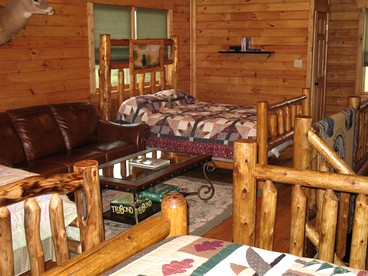 Rustic Log Cabin For a Group Getaway near Lake Cumberland in Kentucky - Liberty, Kentucky - glamping.directory