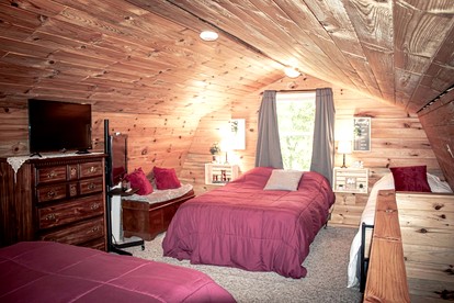 Amazing Lakefront Cabin with All Amenities in Carthage, Fort Drum - Fort Drum, New York - glamping.directory