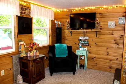 Amazing Lakefront Cabin with All Amenities in Carthage, Fort Drum - Fort Drum, New York - glamping.directory
