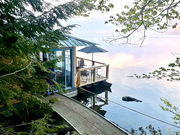 Floating Island Cabin in Monmouth, ME - glamping.directory