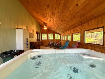 Scenic Mountain Escape with Hot Tub near Attitash Resort in Bartlett, New Hampshire - Bartlett, New Hampshire - glamping.directory