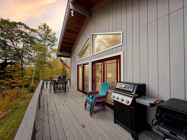 Scenic Mountain Escape with Hot Tub near Attitash Resort in Bartlett, New Hampshire - Bartlett, New Hampshire - glamping.directory
