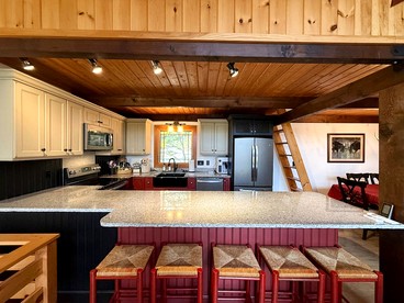 Scenic Mountain Escape with Hot Tub near Attitash Resort in Bartlett, New Hampshire - Bartlett, New Hampshire - glamping.directory
