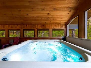 Scenic Mountain Escape with Hot Tub near Attitash Resort in Bartlett, New Hampshire - Bartlett, New Hampshire - glamping.directory