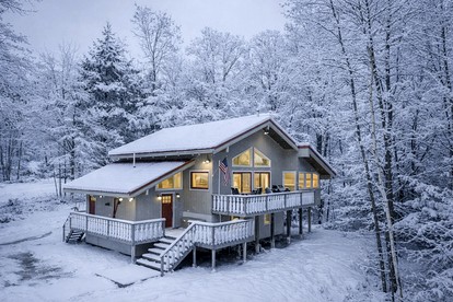 Scenic Mountain Escape with Hot Tub near Attitash Resort in Bartlett, New Hampshire - Bartlett, New Hampshire - glamping.directory