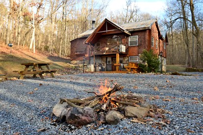 Secluded Cabin Close to the Shenandoah River in Shenandoah, Virginia - Shenandoah , Virginia - glamping.directory