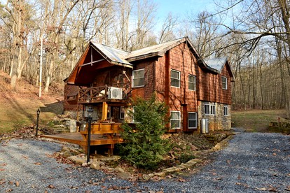 Secluded Cabin Close to the Shenandoah River in Shenandoah, Virginia - glamping.directory