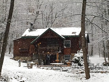 Secluded Cabin Close to the Shenandoah River in Shenandoah, Virginia - Shenandoah , Virginia - glamping.directory