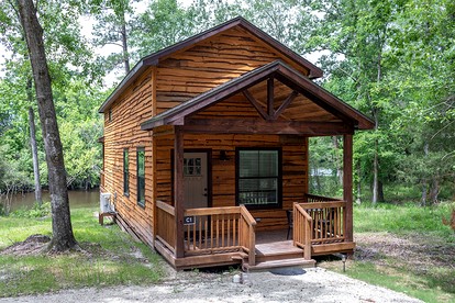Spacious Cozy Cabin with Back Porch in Livingston, Texas - glamping.directory