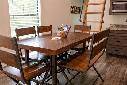 Spacious Cozy Cabin with Back Porch in Livingston, Texas - Livingston, Texas - glamping.directory