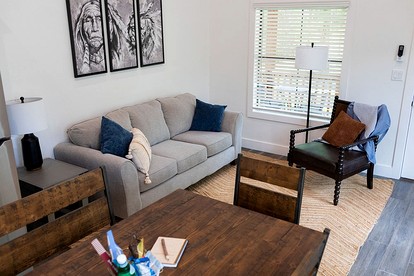 Spacious Cozy Cabin with Back Porch in Livingston, Texas - Livingston, Texas - glamping.directory