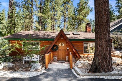 Beautiful Cozy Cabin in Big Bear for an Amazing Getaway in Nature in California - glamping.directory